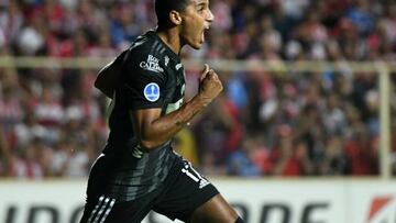 Gabriel Fuentes celebra el gol en propia puerta que marcó Vera en el encuentro ante Unión de Santa Fe.