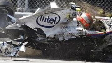 <b>IMPACTO BRUTAL. </b>El BMW de Kubica se empotró contra las protecciones del circuito de Montreal.