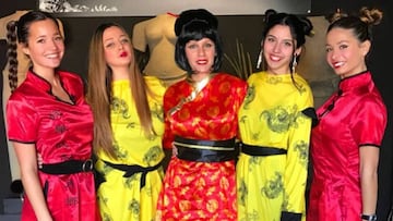 Malena Costa con sus amigas en su fiesta temática de despedida antes de mudarse a China con Mario Suárez.