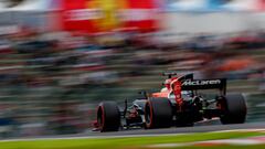 SUZUKA, JAPAN - OCTOBER 07: Fernando Alonso of Spain driving the (14) McLaren Honda Formula 1 Team McLaren MCL32 on track during qualifying for the Formula One Grand Prix of Japan at Suzuka Circuit on October 7, 2017 in Suzuka.  (Photo by Lars Baron/Getty Images)