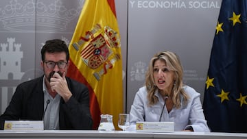 El secretario de Estado de Trabajo, Joaquín Rey y la vicepresidenta segunda y ministra de Trabajo y Economía Social, Yolanda Díaz, durante un encuentro con responsables de energías renovables, en la sede del Ministerio, a 5 de diciembre de 2023, en Madrid (España). Durante el encuentro, han abordado las necesidades laborales del sector de energías renovables.
05 DICIEMBRE 2023;ENERGIAS RENOVABLES;YOLANDA DÍAZ;ENCUENTRO;RESPONSABLES
Fernando Sánchez / Europa Press
05/12/2023