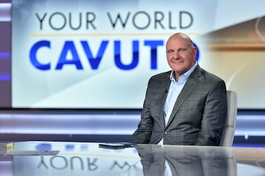 Steve es el exdirector ejecutivo de Microsoft. Jugó un papel clave en la expansión de la empresa en software y servicios digitales. Actualmente, aunque haya abandonado el rol operativo, sigue siendo una figura destacada en la tecnología.