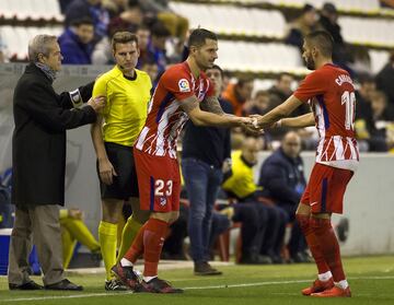 El debutante Vitolo entra por Carrasco. 