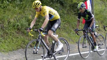 Chris Froome y Nairo Quintana, durante la subida a Andorra-Arcal&iacute;s en la novena etapa del Tour de Francia.