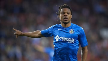 VALENCIA, SPAIN - APRIL 18: Loic Remy of Getafe celebrates after scoring a goal during the La Liga match between Valencia and Getafe at Mestalla Stadium on April 18, 2018 in Valencia, Spain. (Photo by Quality Sport Images/Getty Images)