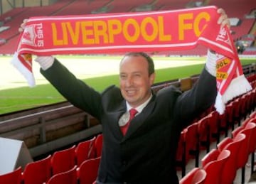 Presentación de Rafa Benitez con el Liverpool en junio de 2004.