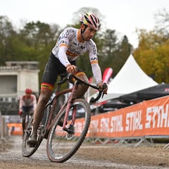 Espléndido Orts: sexto en los Europeos pese a un pinchazo