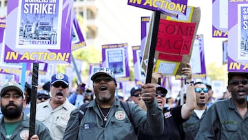 Los trabajadores de Los Ángeles se unieron el martes en una huelga histórica que “paralizó” a la ciudad por 24 horas.