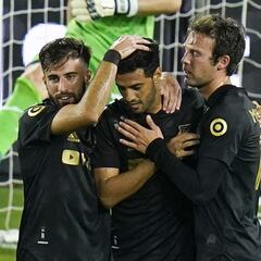 Bradley: "Vela se motiva cuando enfrenta a clubes mexicanos"