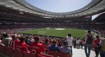La afición del Atlético de Madrid llenó el estadio para ver el partido de fútbol femenino entre Atleti y Barça.