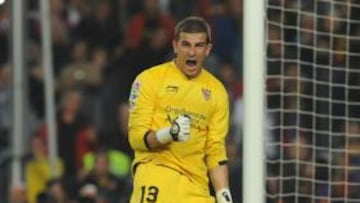 <b>HÉROE. </b>Javi Varas abortó todas las ocasiones del Barcelona y le paró un penalti decisivo a Leo Messi.