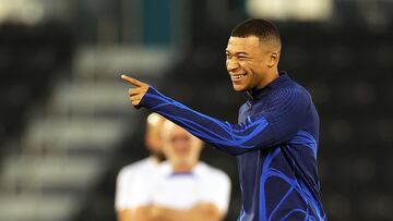 Doha (Qatar), 17/12/2022.- France's Kylian Mbappe reacts during his team's training session in Doha, Qatar, 17 December 2022. France will face Argentina in their FIFA World Cup 2022 Final in Lusail on 18 December. (Mundial de Fútbol, Francia, Estados Unidos, Catar) EFE/EPA/Friedemann Vogel
