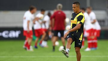 Inter Milan&#039;s Chilean forward Alexis Sanchez warms up prior to the UEFA Europa League quarter-final football match Inter Milan v Bayer 04 Leverkusen at the Duesseldorf Arena on August 10, 2020 in Duesseldorf, western Germany. (Photo by Dean Mouhtaropoulos / POOL / AFP)