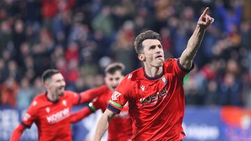 Budimir celebra un gol con Osasuna.