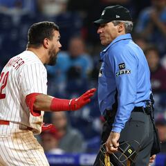 Kyle Schwarber explodes at bad call