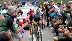 Almeida pone a Vingegaard contra las cuerdas en el Angliru