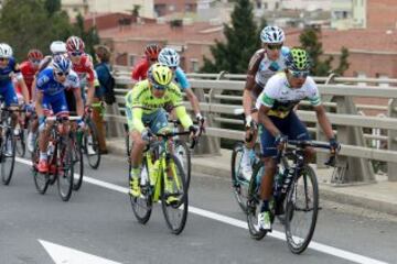 Movistar's Colombian rider Nairo Quintana competes (R) near Balaguer town during the fifths Stage of the 96th Volta Catalunya 2016, a 187,2 km ride from Rialp to Valls, in Baga on March 25, 2016.

 / AFP PHOTO / JOSEP LAGO