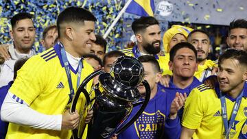 Boca Juniors' defender Marcos Rojo holds the trophy after winning the Argentine Professional Football League tournament, after tying 2-2 with Racing Club at La Bombonera stadium in Buenos Aires, on October 23, 2022. (Photo by ALEJANDRO PAGNI / AFP)