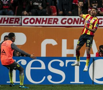 Con un impresionante esfuerzo en la frontera, Monarcas tomó la octava plaza del fútbol mexicano a falta de una fecha para culminar la fase regular del Apertura 2018. Miguel Sansores fue la figura del encuentro con un doblete, incluida una anotación sobre el final del encuentro para romper el empate. 