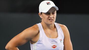 Ashleigh Barty se lamenta tras su derrota ante Danielle Collins en el torneo de Adelaida.