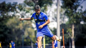 Roger Martínez durante un entrenamiento con América de México.