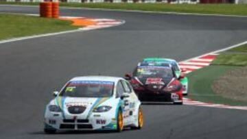 Pepe Oriola, al volante de su Seat Le&oacute;n en el circuito de Mosc&uacute;. 