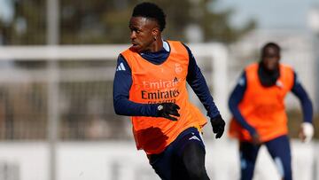 Vinicius entrena hoy, en Valdebebas.