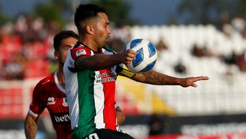 Futbol, Palestino vs Union La Calera.
Fecha 5, campeonato Nacional 2022.
El jugador de Palestino Luis Jimenez, juega el balón contra Union La Calera durante el partido de primera division realizado en el estadio La Cisterna.
Santiago, Chile.
04/03/2022
Marcelo Hernandez/Photosport
Football, Palestino vs Union La Calera.
5th date, 2022 National Championship.
Palestino’s player Luis Jimenez, play the ball against Union La Calera during the first division match at La Cisterna stadium.
Santiago, Chile.
04/03/2022
Marcelo Hernandez/Photosport