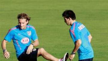 Forlán y Domínguez, bajas para el amistoso contra el Mallorca