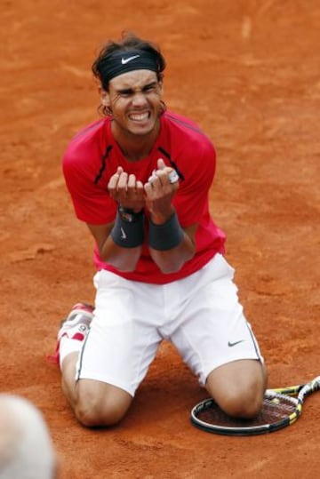 Rafa Nadal en Roland Garros de 2012, ganó a Novak Djokovic por 6-4, 6-3, 2-6 y 7-5.