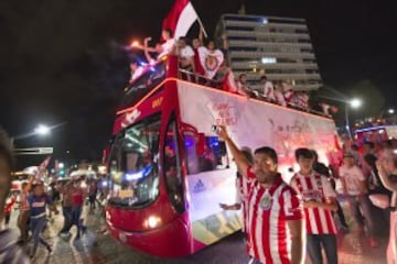 Así festejó Chivas la obtención de la Copa MX con su afición