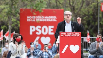 El candidato socialista a la Presidencia de la Comunidad de Madrid, &Aacute;ngel Gabilondo, durante un acto de campa&ntilde;a, a 24 de abril de 2021, en Puente de Vallecas, Madrid, (Espa&ntilde;a). El PSOE-M contin&uacute;a con su agenda electoral despu&e