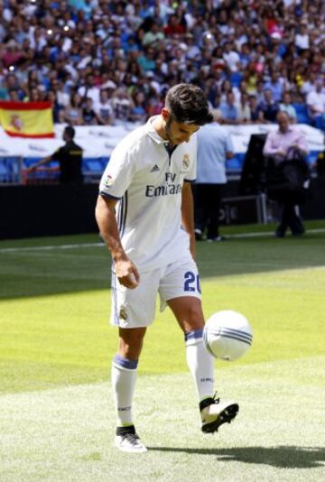 Tears of joy: the best images from Asensio's presentation