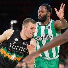 El Betis da un paso de gigante hacia la salvación en Sevilla