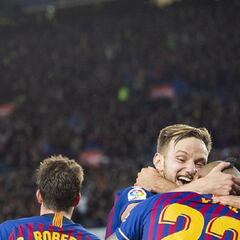 Piqué vuelve a sacar la manita: "Ganar al Madrid da subidón; implica más que tres puntos"