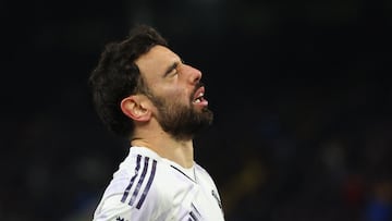 Bruno Fernandes se lamenta durante el partido contra el Burnley.