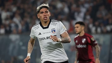 Futbol, Colo Colo vs River Plate.
Cuartos de Final, Copa Libertadores 2024.
El jugador de Colo Colo Carlos Palacios es fotografiado contra River Plate durante el partido de copa libertadores disputado en el estadio Monumental en Santiago, Chile.
17/09/2024
Dragomir Yankovic/Photosport
Football, Colo Colo vs River Plate.
Quarter finals, Copa Libertadores 2024.
Colo Colo's player Carlos Palacios is pictured against River Plate during the copa libertadores match at the Monumental stadium in Santiago, Chile.
17/09/2024
Dragomir Yankovic/Photosport