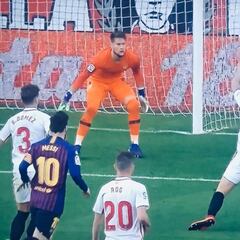 El Barça pidió un penalti de Kjaer a Luis Suárez con el 2-1