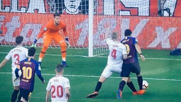 El Barça pidió un penalti de Kjaer a Luis Suárez con el 2-1