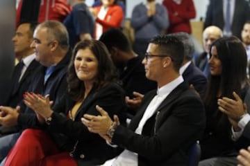 Cristiano Ronaldo será jugador blanco hasta 2021.