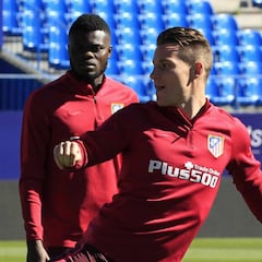 Alex García y Juan Moreno, en una lista con sólo tres defensas