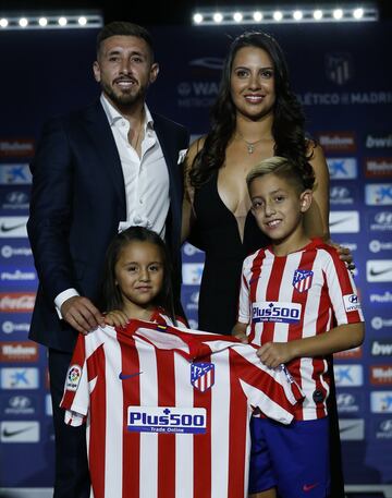 El centrocampista mexicano procedente del Porto ha sido presentado en el Wanda Metropolitano como nuevo jugador del Atl¨¦tico de Madrid.