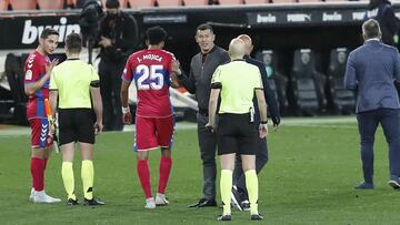 30/01/21 PARTIDO PRIMERA DIVISION
VALENCIA - ELCHE
JORGE ALMIRON
PROTESTAS ARBITRO