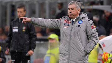 El Nápoles llega a Anfield en medio de una guerra interna