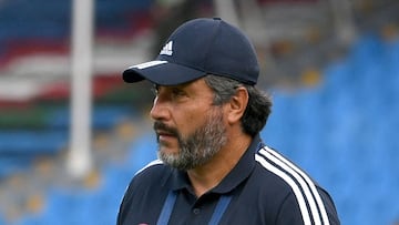 Chile's coach Jose Letelier looks on during their Women's Copa America 2022 first round football match against Paraguay at Pascual Guerrero stadium in Cali, Colombia, on July 9, 2022. (Photo by Juan BARRETO / AFP)