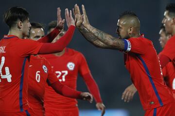 Futbol, Chile vs Burkina Faso.
Partido amistoso 2017.
El jugador de Chile, Arturo. Vidal, celebra su gol contra Burkina Faso durante el partido amistoso en el estadio Nacional.
Santiago, Chile.
02/06/2017
Marcelo Hernandez/Photosport***************

Football, Chile vs Burkina Faso.
Friendly match 2017.
Chile's player Arturo. Vida  celebrates his goal against Burkina Faso during friendly match at Nacional stadium in Santiago, Chile.
02/06/2017
Marcelo Hernandez/Photosport