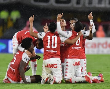 Independiente Santa Fe venció 3-2 a América de Cali en la vuelta disputada en El Campín y se quedó con el título de la Superliga BetPlay.