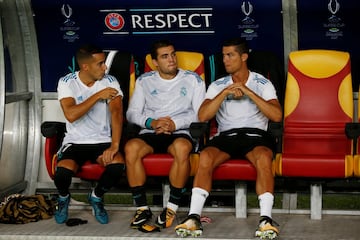 Lucas Vázquez, Kovacic y Cristiano Ronaldo en el banquillo.