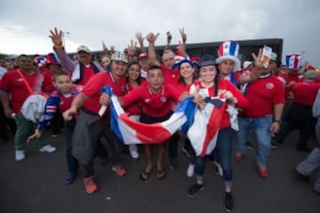 Varios aficionados de Costa Rica se dieron cita al Coloso de Santa Úrsula para presenciar el duelo eliminatorio entre el tricolor y los ticos.