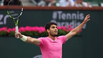 INDIAN WELLS, CALIFORNIA - MARCH 19: Carlos Alcaraz of Spain celebrates defeating Daniil Medvedev in the final during the BNP Paribas Open on March 19, 2023 in Indian Wells, California.   Julian Finney/Getty Images/AFP (Photo by JULIAN FINNEY / GETTY IMAGES NORTH AMERICA / Getty Images via AFP)